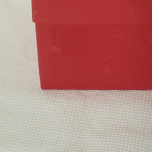 Starbucks Red Box - Picture 3 of 7